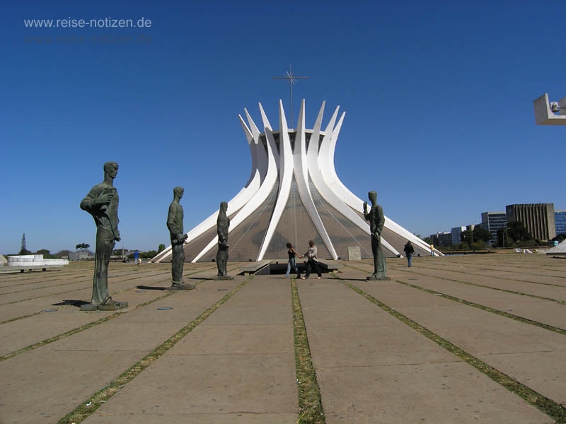 Oscar Niemeyer's Beton-Kirche in Brasilia- Bild von Reise-Notizen.de