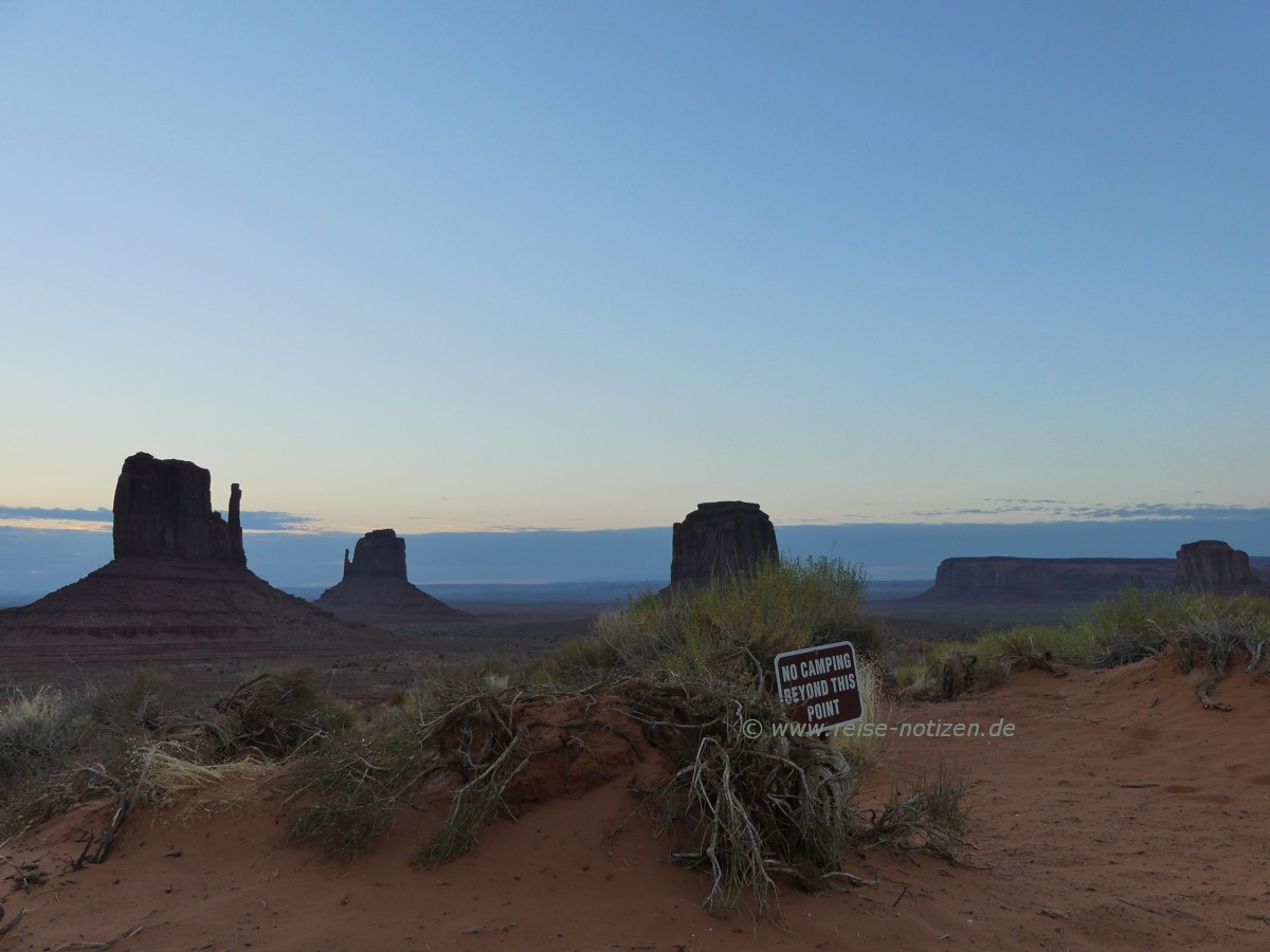 Monument Valley - Sonnenaufgang vom Zeltplatz