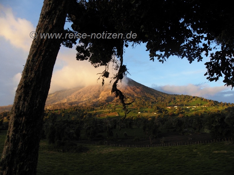 Blick von der Lodge auf den Vulkan Turrialba